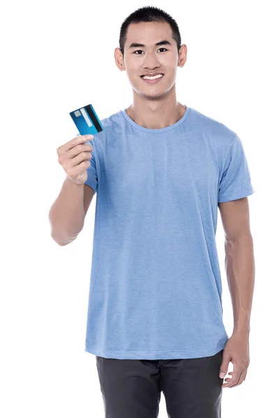 Man tonen zijn cash-kaart — Stockfoto