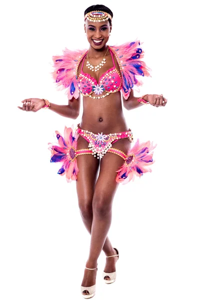 Danseuse de samba en costume de carnaval — Photo
