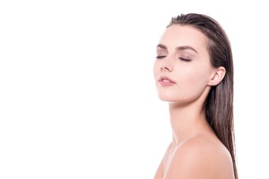 üstsüz kadın kapalı gözlerle rüya