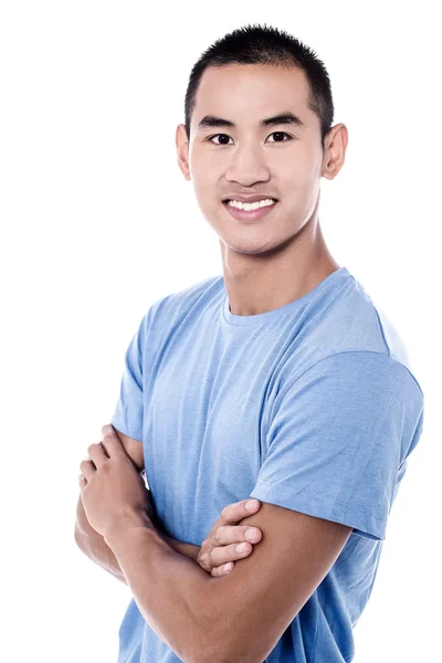 Casual young man with arms crossed — Stock Photo, Image