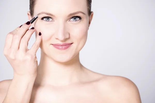 Woman bringing up her sharp brows — Stock Photo, Image