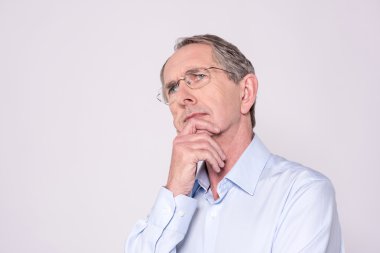 düşünceli komuta sizde uzakta arıyorsunuz