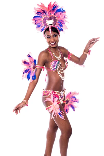 Samba-Tänzerin im Karnevalskostüm — Stockfoto