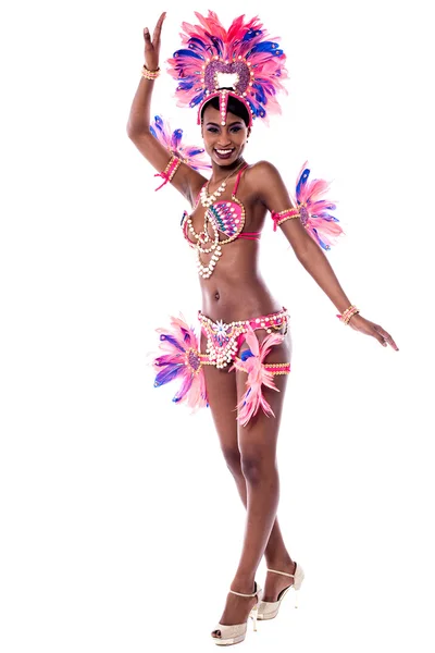 Dançarina de samba feminina em traje de carnaval — Fotografia de Stock