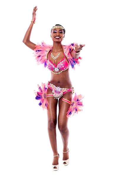 Dançarina de samba feminina em traje de carnaval — Fotografia de Stock