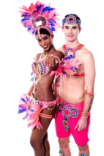 Samba dansers in een kleurrijke carnaval kostuums Stockfoto