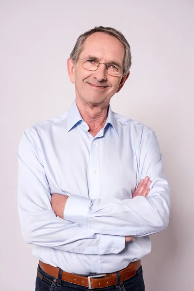 Elderly man with crossed arms. — Stock Photo, Image