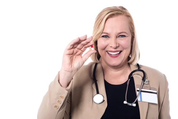 Female doctor with pill in her hand. — Stock Photo, Image