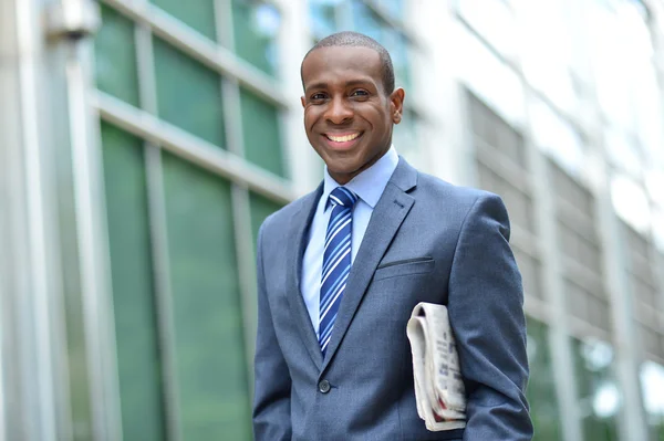 Handsome corporate male at outdoors — Stock Photo, Image