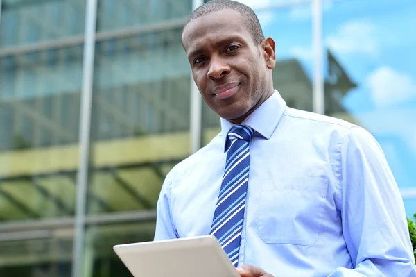 Corporate executive using a tablet pc — Stock Photo, Image