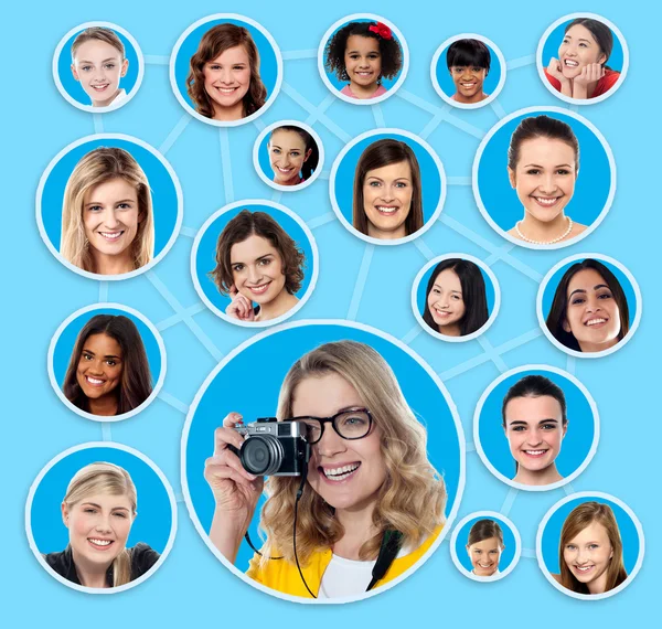 Photographer capturing photos of her friends — Stock Photo, Image