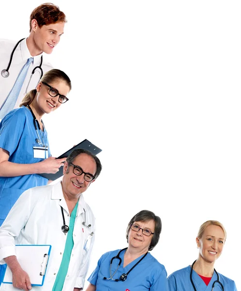 Team med läkare som poserar — Stockfoto