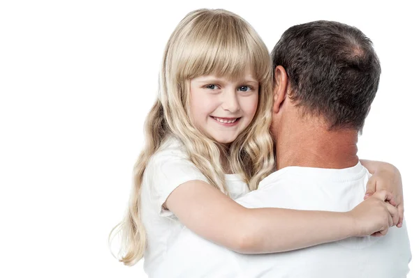 Pappa håller sin dotter — Stockfoto