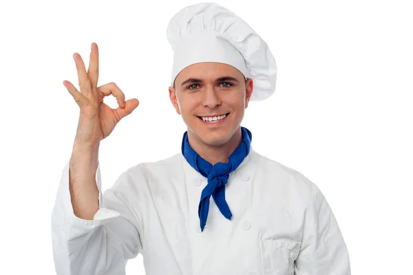 Ok işaret gösteren genç erkek aşçı — Stok fotoğraf