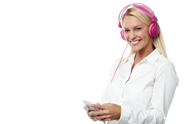 Woman with cell phone and earphones — Stock Photo, Image