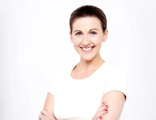 Smiling women with arms crossed — Stock Photo, Image