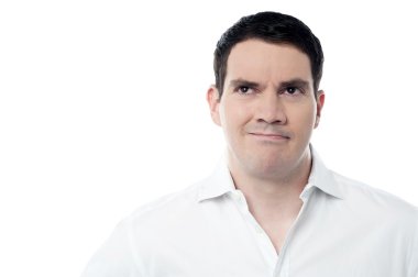 Düşünceli orta yaşlı adam beyaz izole 