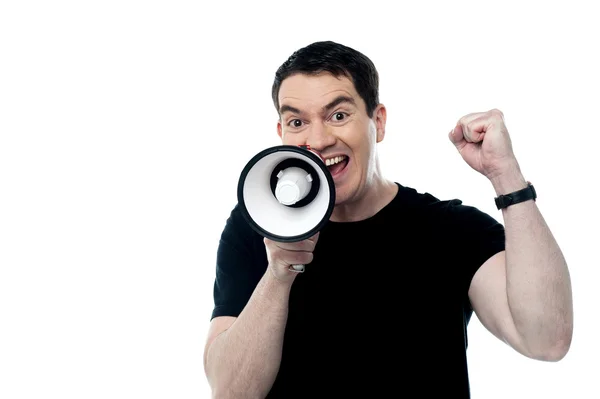 Homem de meia idade posando com megafone — Fotografia de Stock