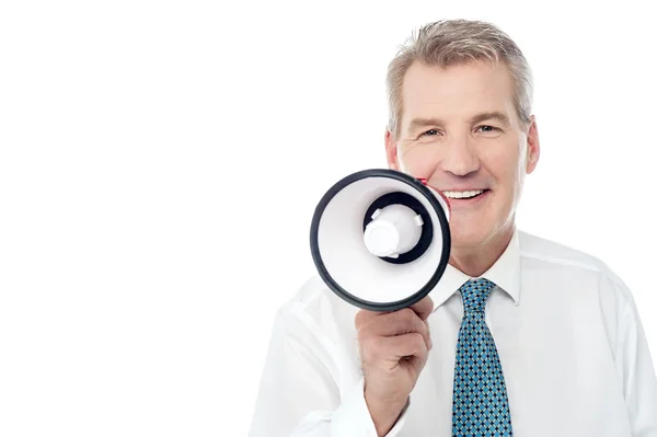 Affärsman att tillkännagivandet från megaphone — Stockfoto