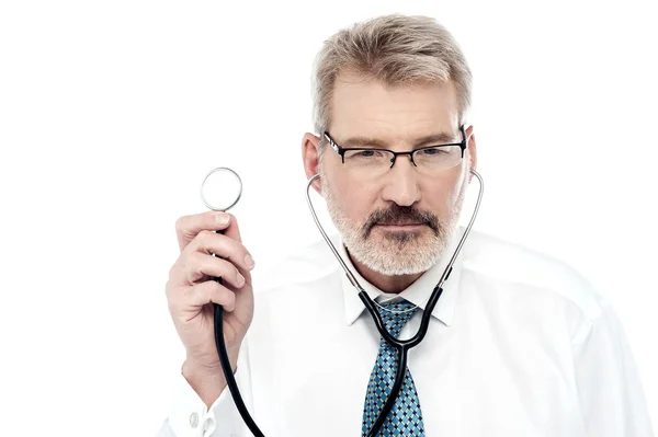 Senior male doctor with stethoscope — Stock Photo, Image