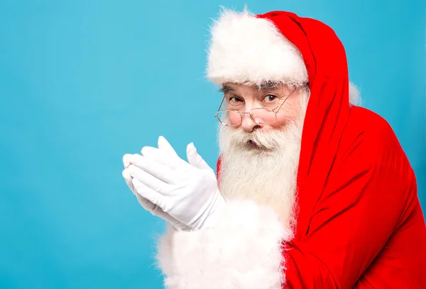 Santa claus klaar om te blazen sneeuw — Stockfoto