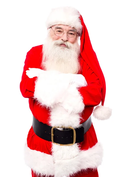 Santa poseren met gekruiste armen — Stockfoto