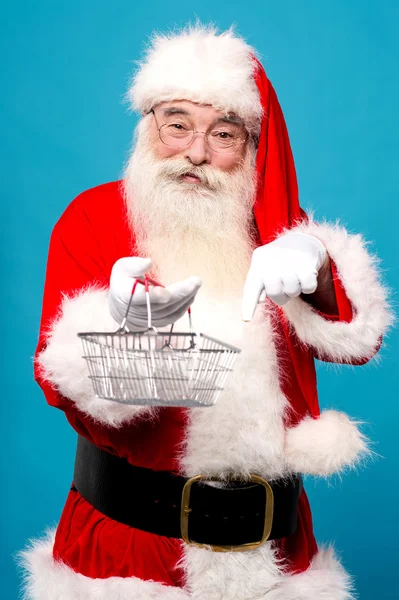 Babbo Natale che mostra il carrello — Foto Stock