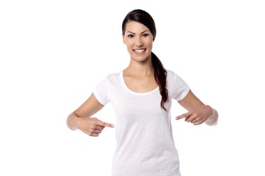 Kadın vücudunun orta bölümüne işaret