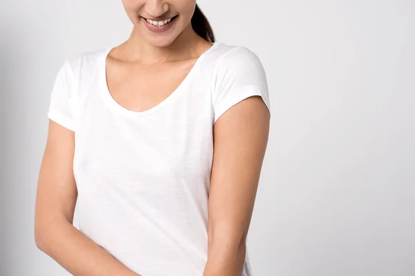 Cheerful young woman posing caually — Stock Photo, Image