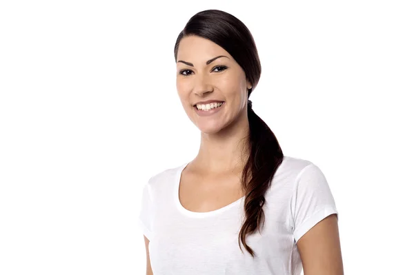 Smiling young woman posing — Stock Photo, Image