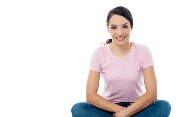 Woman sitting on floor — Stock Photo, Image