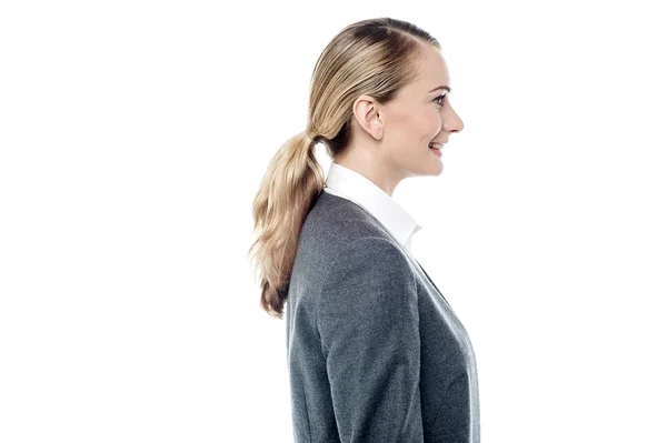 Mujer de negocios posando de lado —  Fotos de Stock