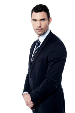 Elleri bağlı bir iş adamı.