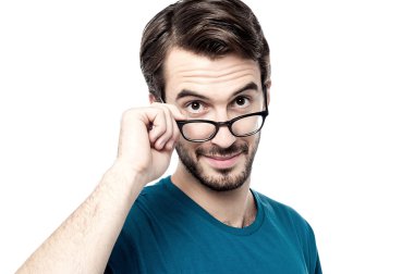 adam onun gözlük ayarlama