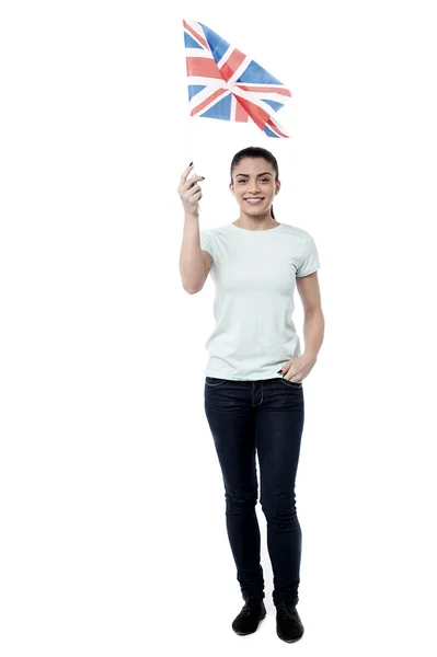 Mujer ondeando bandera de Reino Unido — Foto de Stock