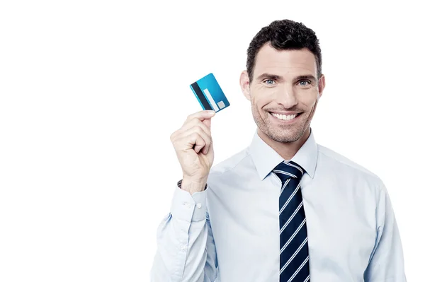 Man met zijn credit card — Stockfoto