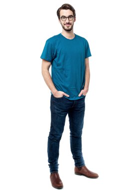 adamın elleri ceplerinde