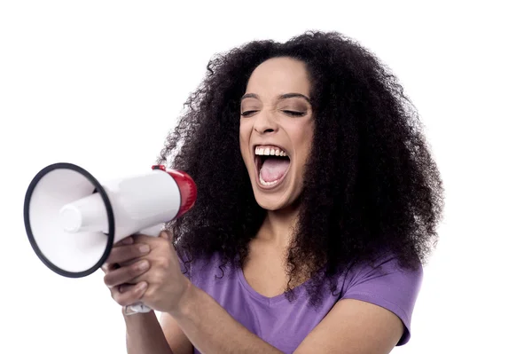 Mujer riendo en voz alta — Foto de Stock