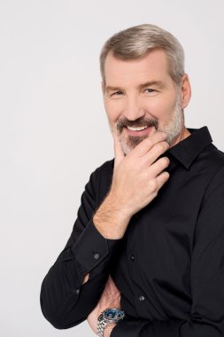 Çene üzerinde el ile poz adam