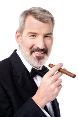 Puro ile poz işadamı