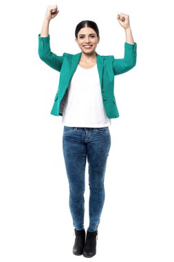 geçirilen silah tutan kadın