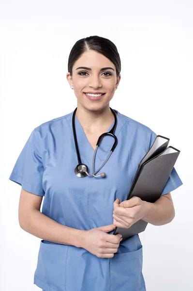 Kvinnliga läkare anläggning mapp — Stockfoto