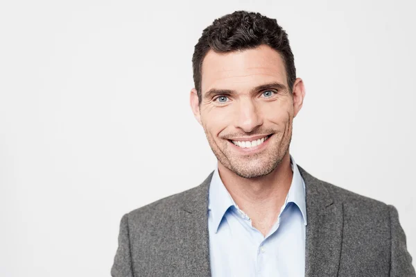 Hombre de negocios sonriente de mediana edad — Foto de Stock