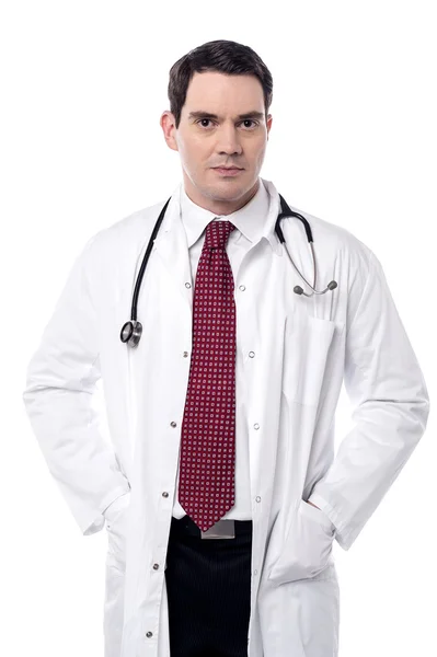Médico con las manos en abrigo —  Fotos de Stock