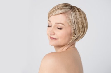 kadın çıplak omuz ile