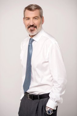 Cepleri dolu bir iş adamı.