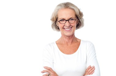 Katlanmış silah ile olgun kadın