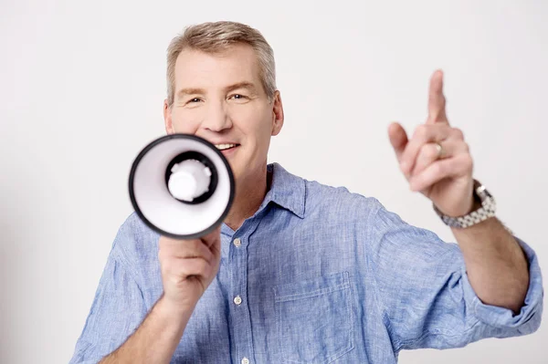 Homem com megafone — Fotografia de Stock