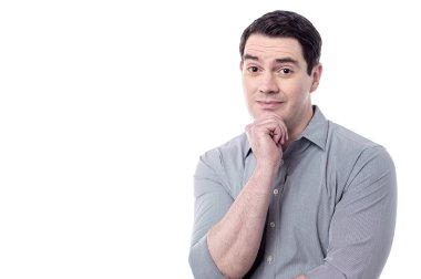 çene elinde olan adam