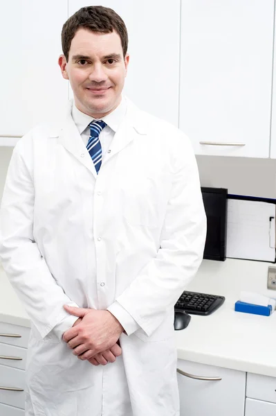 Dentista na clínica dentária — Fotografia de Stock